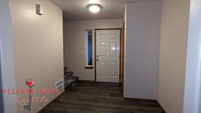 Building Photo - The amenities of an apartment community in a gorgeous home!