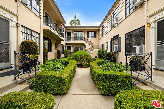 Building Photo - 9214 Beverly Blvd