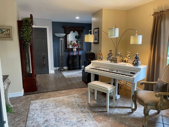 Building Photo - Shelby Twp Custom Ranch- 3 Bedrooms, 2 Bat...