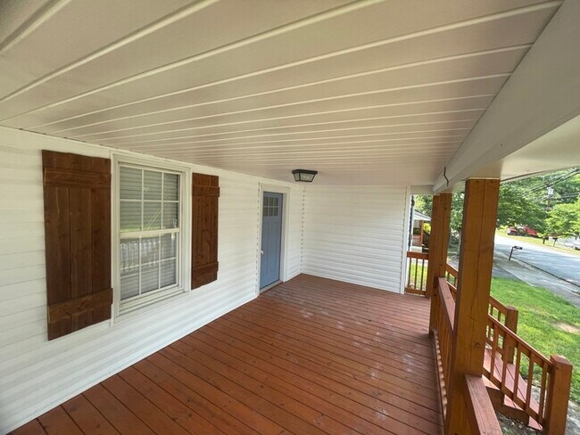 Foto del edificio - Updated Kannapolis Bungalow – Modern Charm...