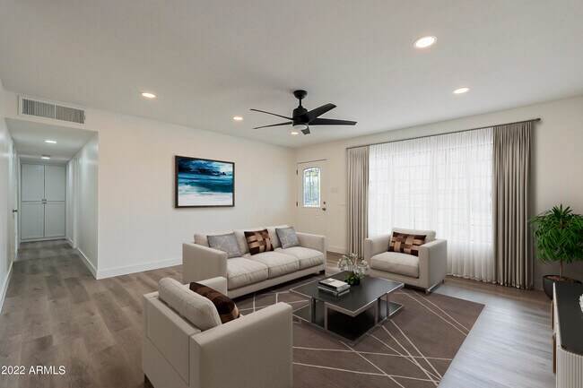 Foto del edificio - 8124 E Whitton Ave