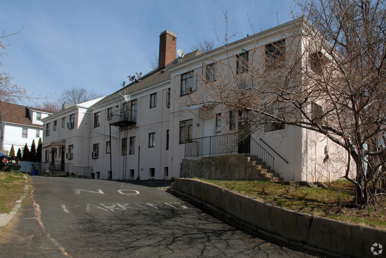 Building Photo - 100 Chestnut St