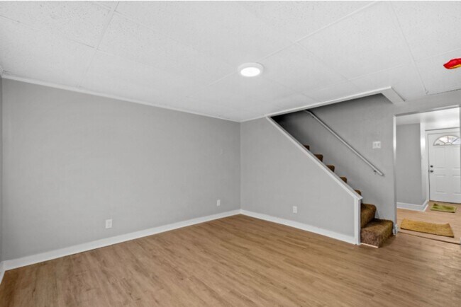 Foto del edificio - 2701-2703 Oakley Way (Full Service)