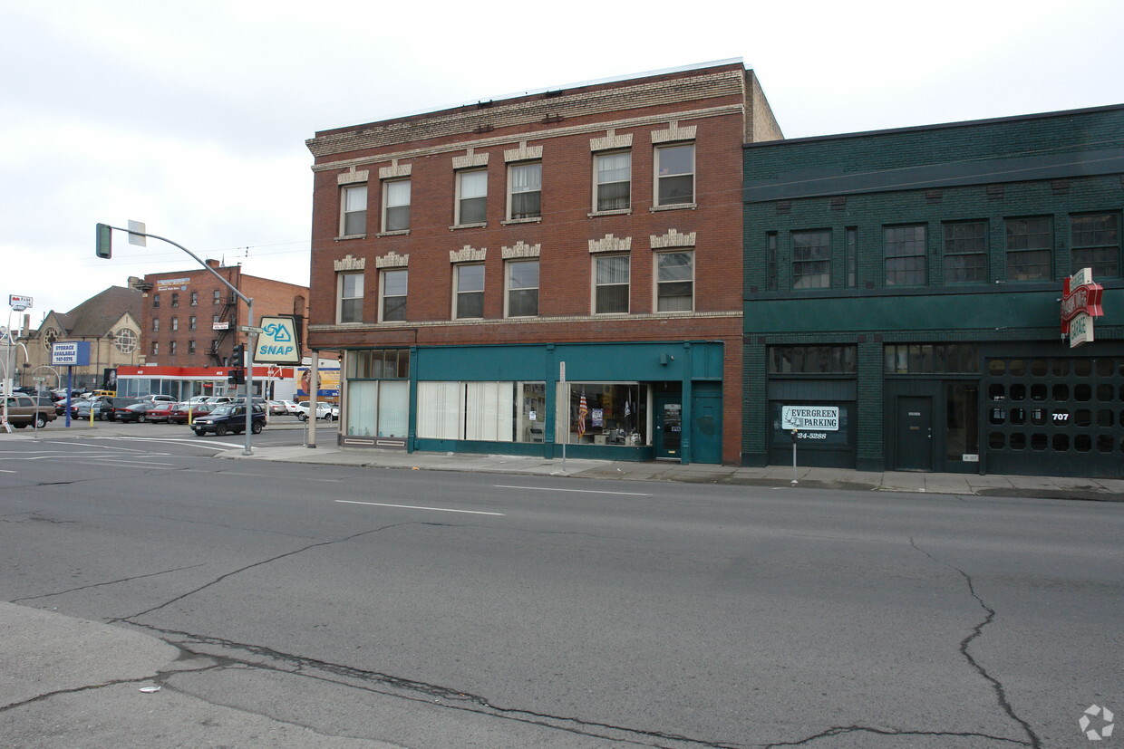 Building Photo - Collins Apartments