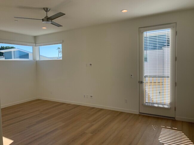 Foto del edificio - 1166 Holly Ave