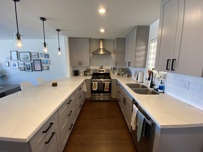 Kitchen - 3762 Hughes Ave