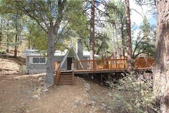 Building Photo - 884 Spruce Ln
