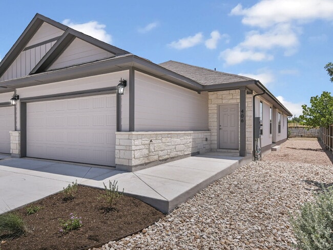 Building Photo - "Charming 3-Bedroom Townhouse Oasis in Georgetown with 2 Full Baths - Spacious 1,475 Sq Ft!"