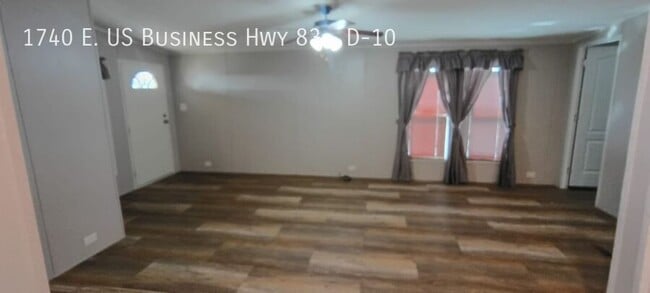 Building Photo - 1740 E US Business Hwy