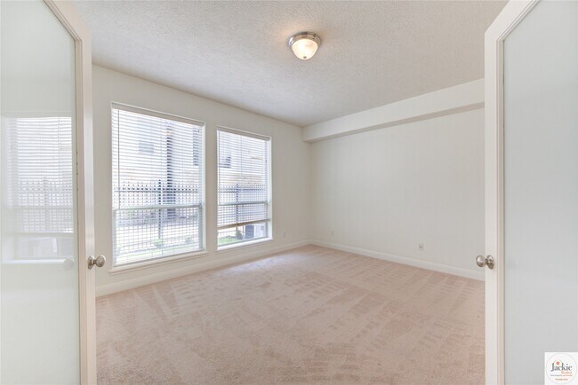 Foto del edificio - 1322 Cohn St