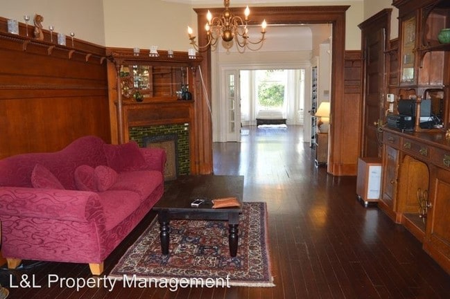 Building Photo - 330 Scott St