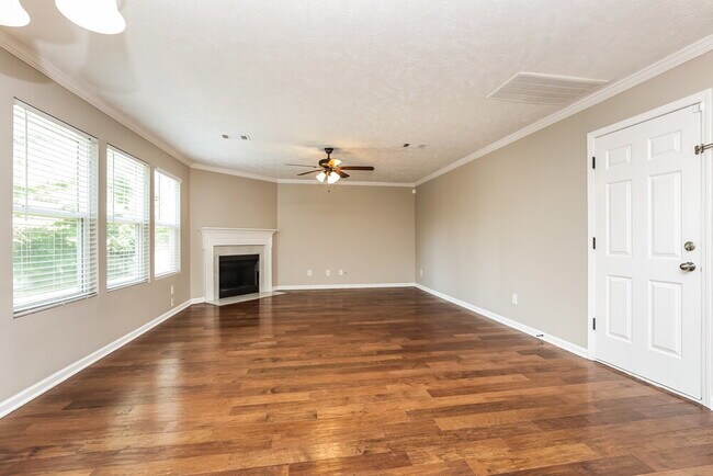 Foto del edificio - 5823 Roxbury Dr