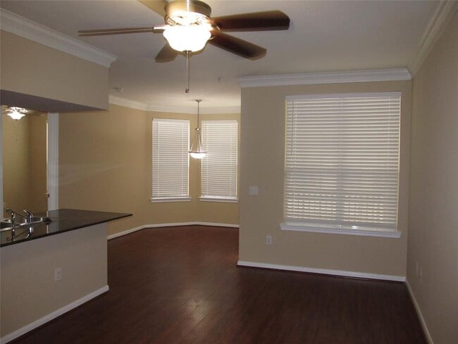 Building Photo - 7575 Kirby Dr