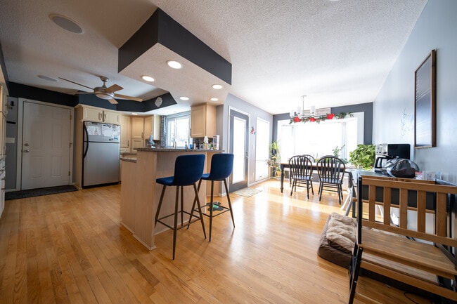 Foto del edificio - 7801 Noble Ave N