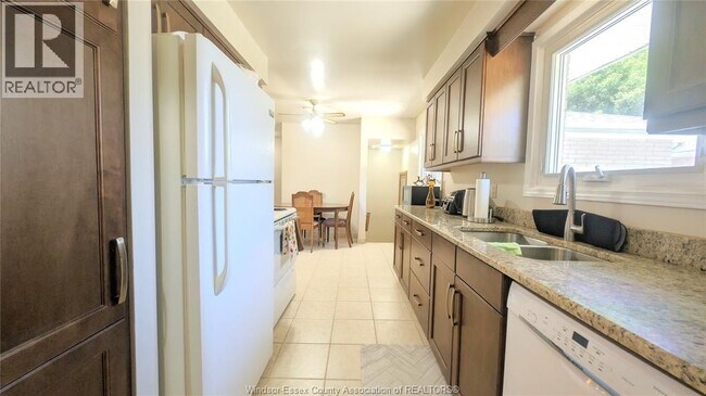 Photo du bâtiment - 2517 Armstrong Ave