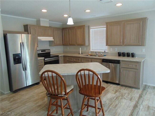 Foto del edificio - 1445 N Bridge St