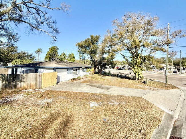 Foto del edificio - 5396 68th Way N