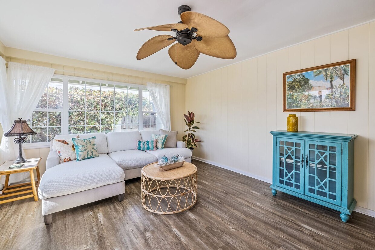 Primary Photo - Fully Furnished 4 bedroom, 2 bath, One Blo...