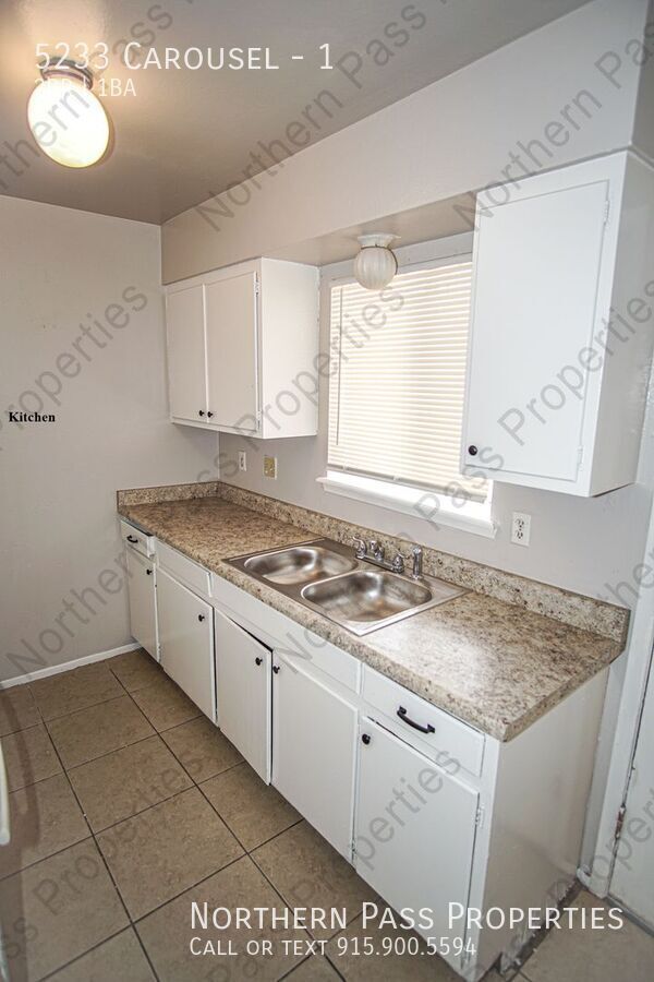 Building Photo - Charming 2-Bedroom, 1-Bathroom Apartment! ...