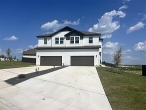 Building Photo - 801 Staglin St
