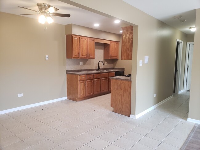 Foto del edificio - 1665 Coach Dr