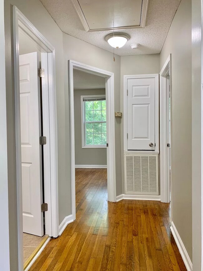 Foto del edificio - Cozy 2-Bedroom Home with Spacious Yard?Pet...