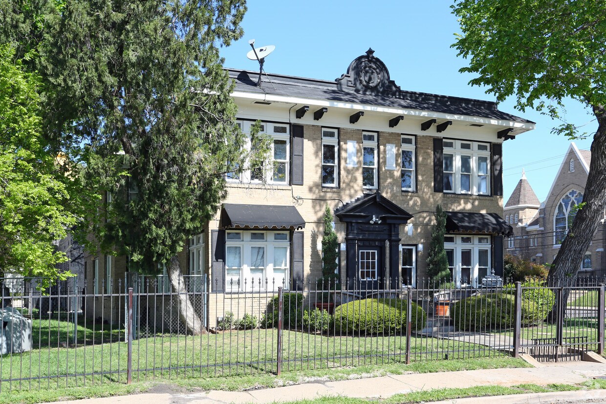 Building Photo - 4029-4035 Junius St