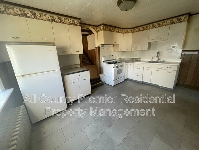 Foto del edificio - 723 Sampson Ave
