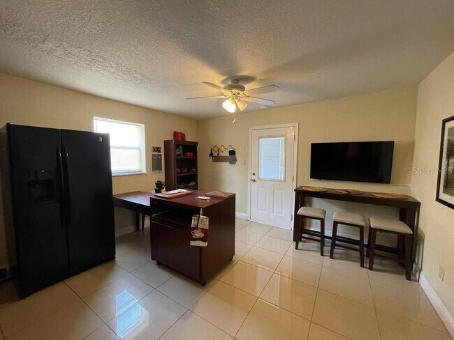 Building Photo - 1103 Narcissus Ln