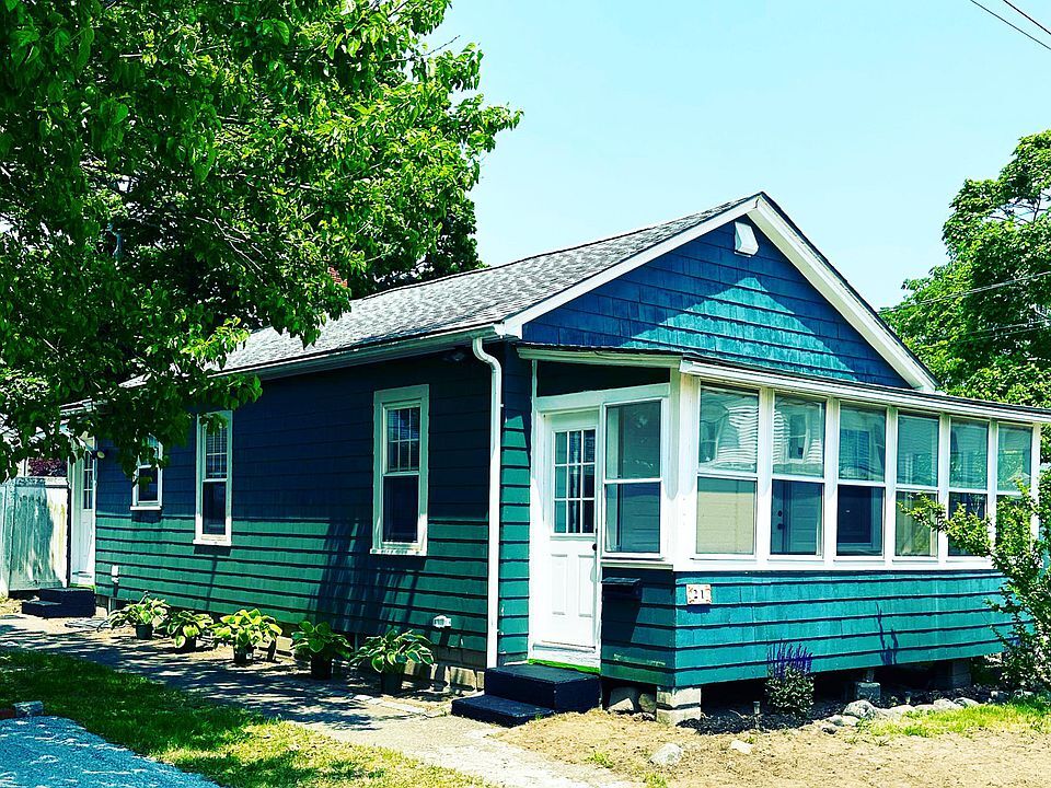 21 St, East Providence, RI 02915 House Rental in East