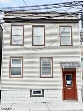 Building Photo - 122 Cross St