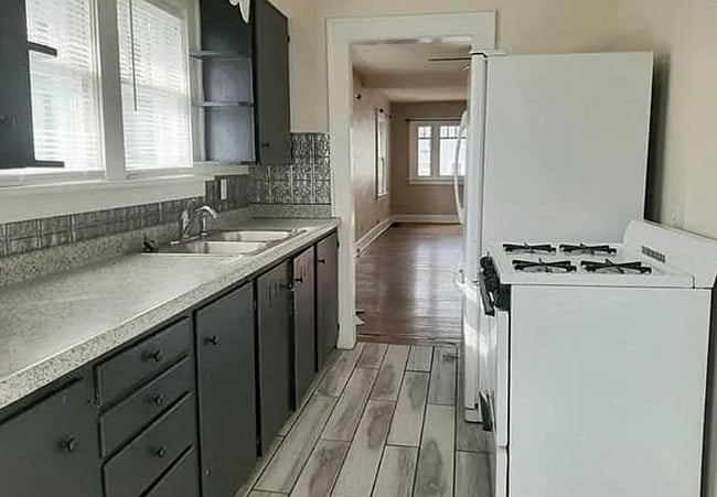 Building Photo - 3 Bedroom, 1 Bathroom Home