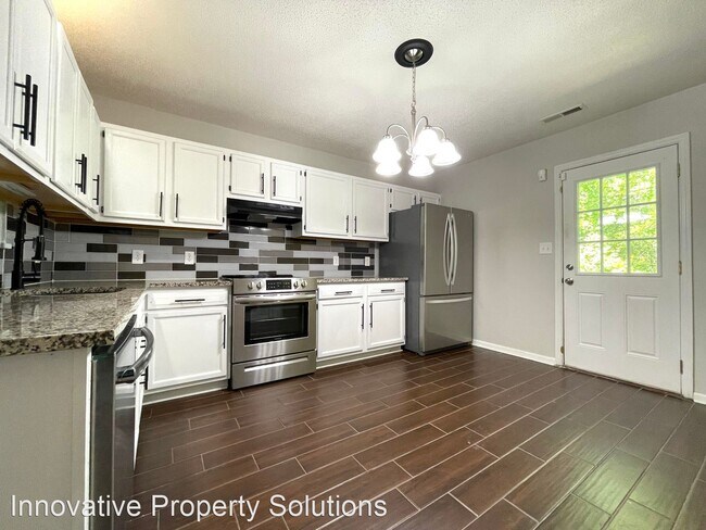 Building Photo - 2 br, 1.5 bath House - 336 Bracken Place