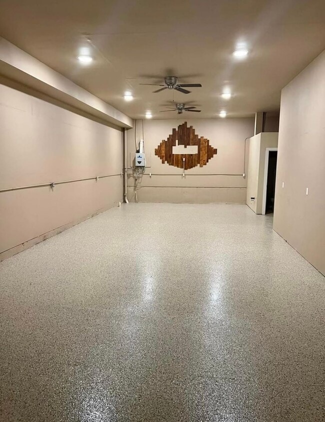 Building Photo - Fort Cedar Garage B5