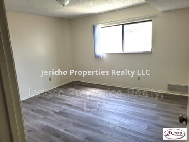 Building Photo - 519 Wright St