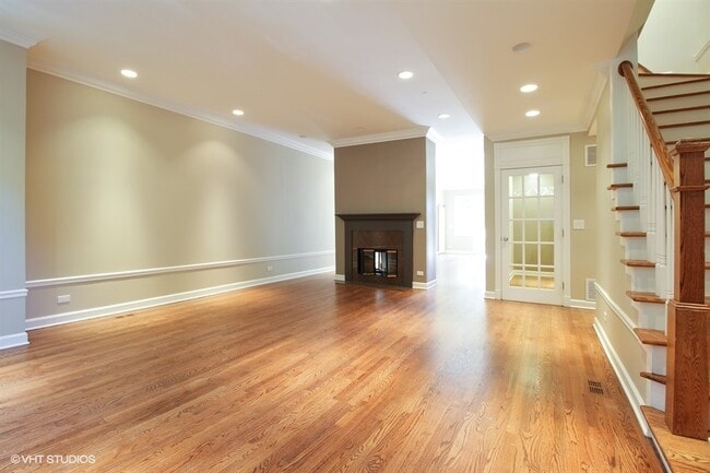 Building Photo - 2426 N Burling St