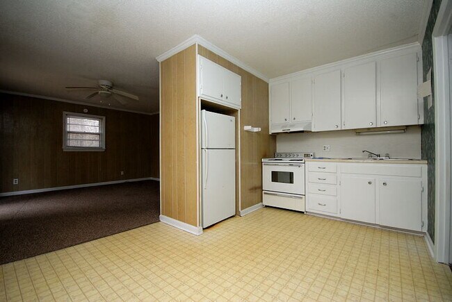 Building Photo - 2803 Warrick Cir
