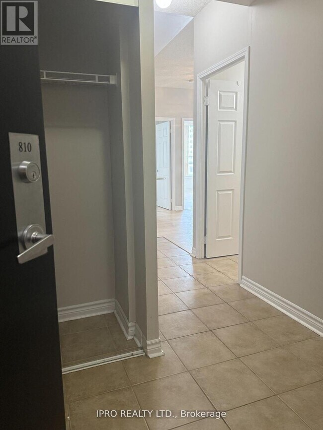 Building Photo - 388-388 Prince of Wales Dr