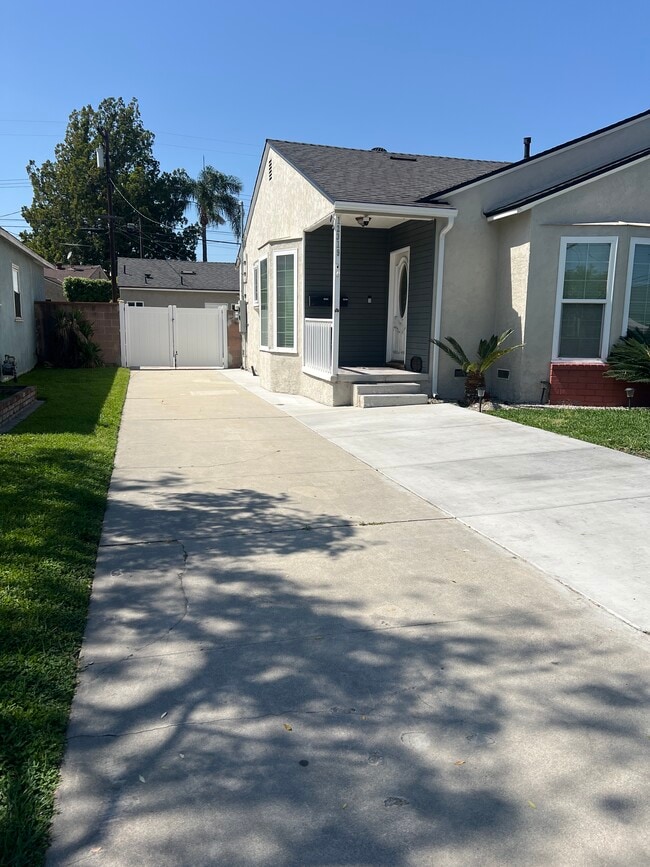 Building Photo - 12321 Bombardier Ave