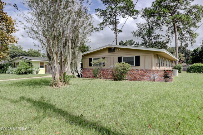 Building Photo - 803 Barbados Rd
