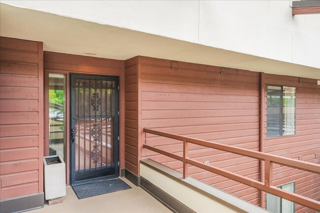 Building Photo - 5150 S Landing Dr