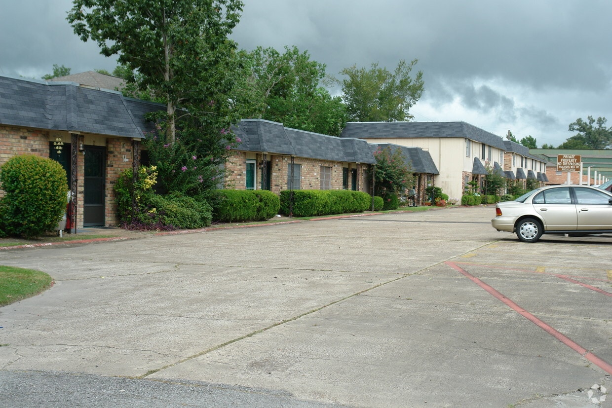 Building Photo - 6758-6760 Prutzman Rd