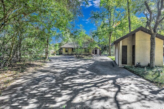 Building Photo - 32 E Rivercrest Dr