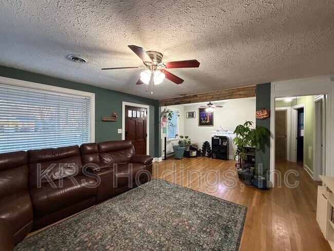 Building Photo - 907 Philpotts Rd