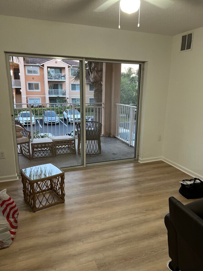 Foto del edificio - 211 SW Palm Dr