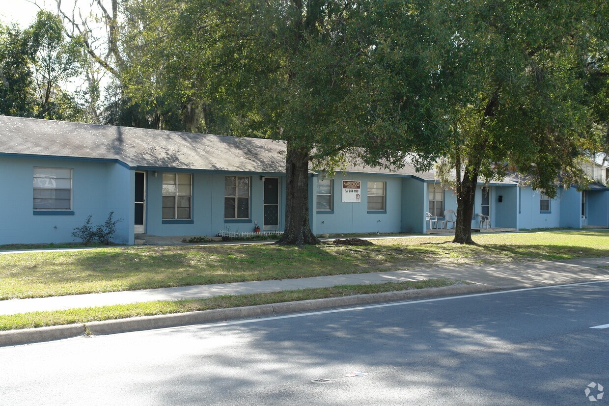 811 Idlewild Ave, Green Cove Springs, FL 32043 Apartments in Green