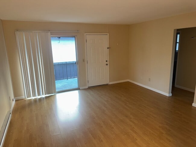 Building Photo - Sunnyvale 1BR with In-Unit Laundry, Attached Garage & Utilities Included – Prime Location