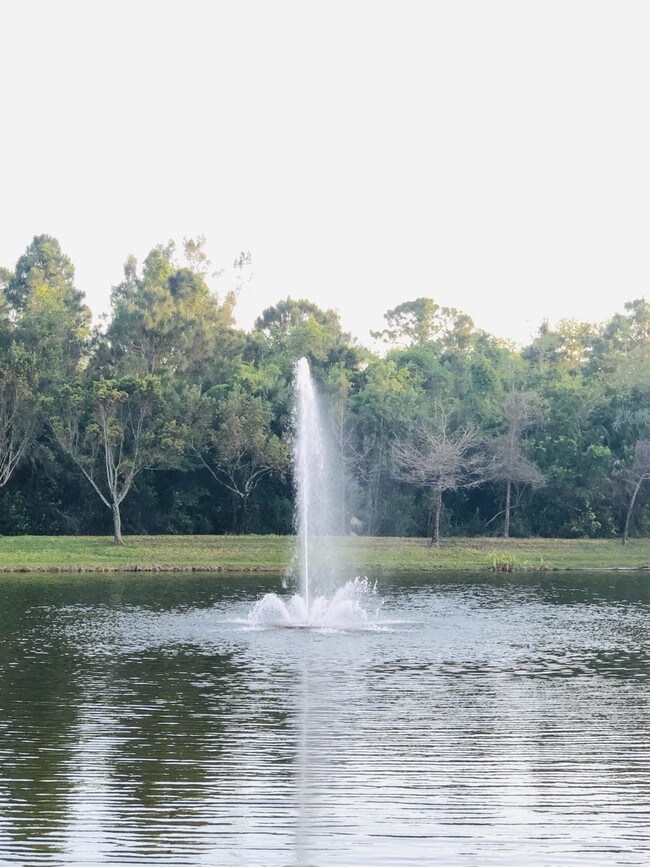 Foto del edificio - 1400  Crestwood Court 1404
