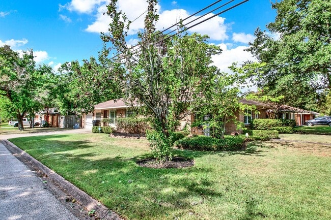 Building Photo - 2003 Viking Dr