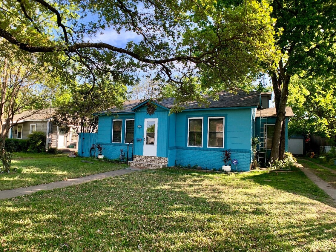 Primary Photo - 905 E 54th St